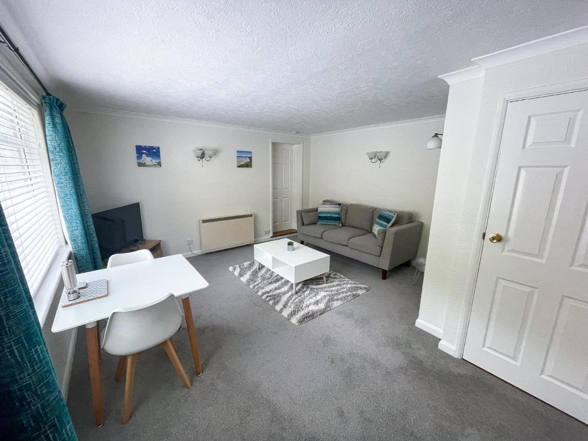 2 Chatsworth Riverscape Apartments - Peaceful Apartment In Great Location With Free Parking Overlooking The Gannel Just A Short Walk From Newquays Incredible Beaches And Local Amenities นิวคีย์ ภายนอก รูปภาพ