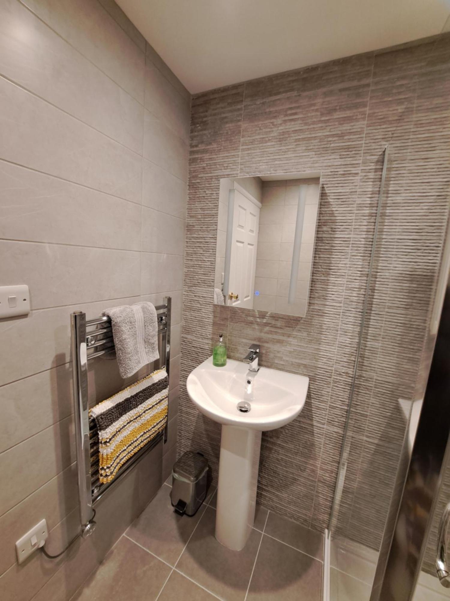 2 Chatsworth Riverscape Apartments - Peaceful Apartment In Great Location With Free Parking Overlooking The Gannel Just A Short Walk From Newquays Incredible Beaches And Local Amenities นิวคีย์ ภายนอก รูปภาพ